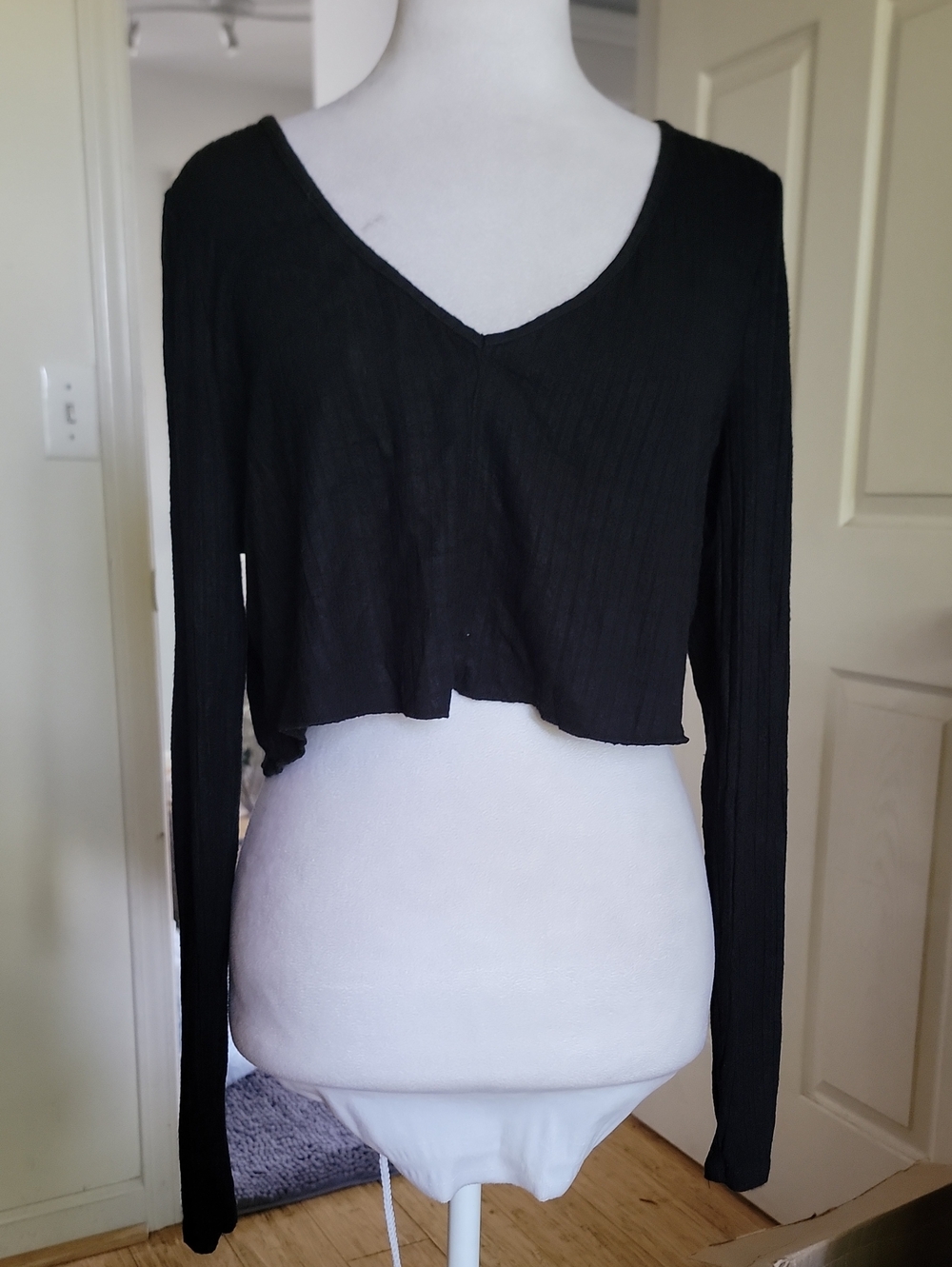 La Hearts Black Ribbed V-Neck Cropped Long-Sleeve Top